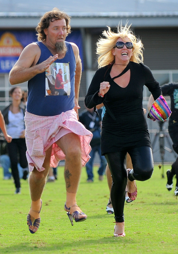 「ハイヒール徒競走」のギネスに挑戦、豪メルボルン