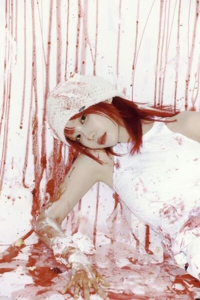 QWERのマゼンタ、独特なコンセプトフォト公開