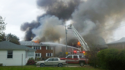 米海軍戦闘機が住宅地に墜落、バージニア州