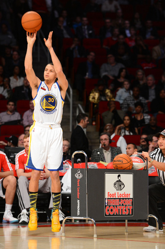アービングが3ポイントコンテスト優勝、NBAオールスター