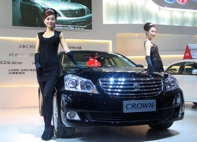 トヨタのクラウン、中国市場から撤退? 「デザイン古い」