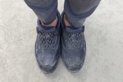 「あなたの靴、汚い。床が汚れる」韓国の食堂を追い出された作業用靴の男性…「そこまで汚いか？」怒りの投稿