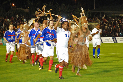 1998年W杯優勝メンバーが参加のカランブー氏を称えるエキシビションマッチ開催