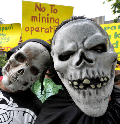 アセアン鉱業会議で環境団体がデモ