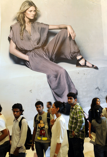 インドの新興富裕層、高級ブランドやスポーツカーに夢中