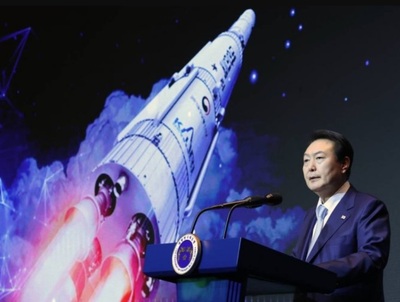 寝ても覚めても「宇宙」…本気の大統領 [KWレポート] 「宇宙経済」カウントダウン (5)