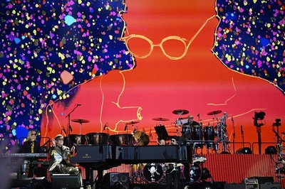 エルトン・ジョン、野外音楽祭で「英国最後の公演」