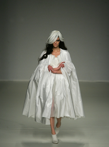 ＜08/09年秋冬パサレラ・シベレス＞フアンホ・オリバ、新作を発表