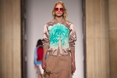 ＜14年春夏ロンドンコレクション＞ジョナサン・サンダース