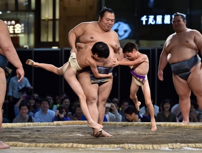 大相撲の夏巡業「KITTE場所」開催、豊ノ島や逸ノ城が登場