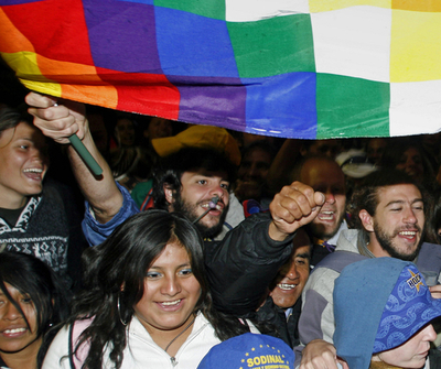 ボリビア憲法改正、国民投票で承認へ 先住民の権利拡大など盛り込む