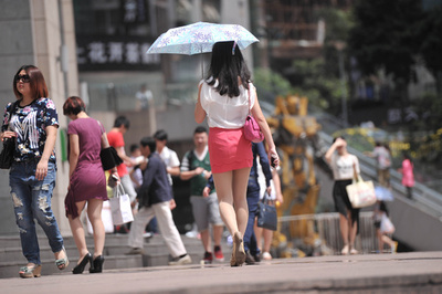 大学図書館でミニスカート一時禁止、「勉強集中できない」と男子学生 中国