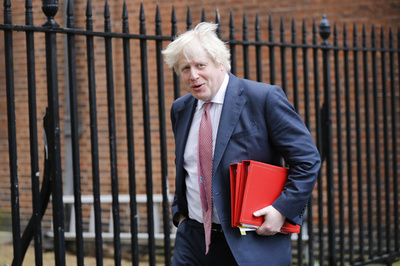 英外相辞任のジョンソン氏、新聞コラムニストに復帰