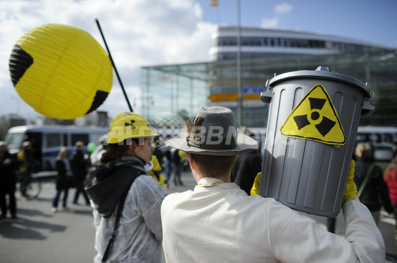 ドイツで反原発デモ、20万人以上参加