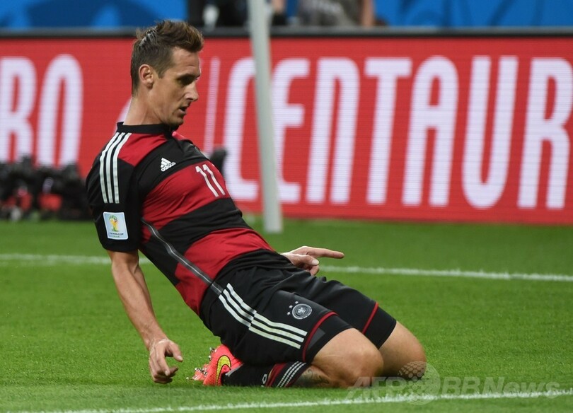 ドイツが7ゴールを奪い決勝へ、ブラジルは歴史的大敗