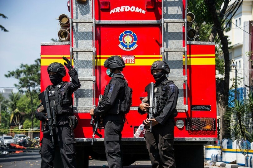 3か所のキリスト教会に爆弾攻撃、11人死亡 41人負傷 インドネシア