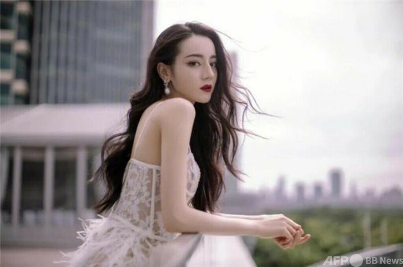 ウイグル族美人女優ディリラバさん 中国の傑出した青年選出の第2位に