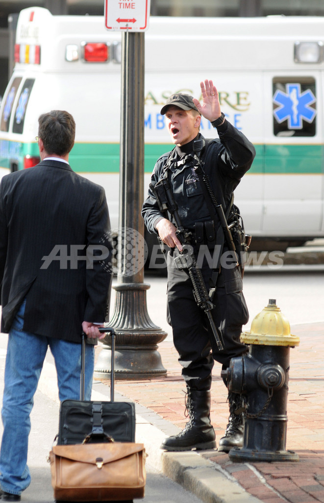 ボストン・マラソンで複数の爆発、3人死亡 100人超負傷