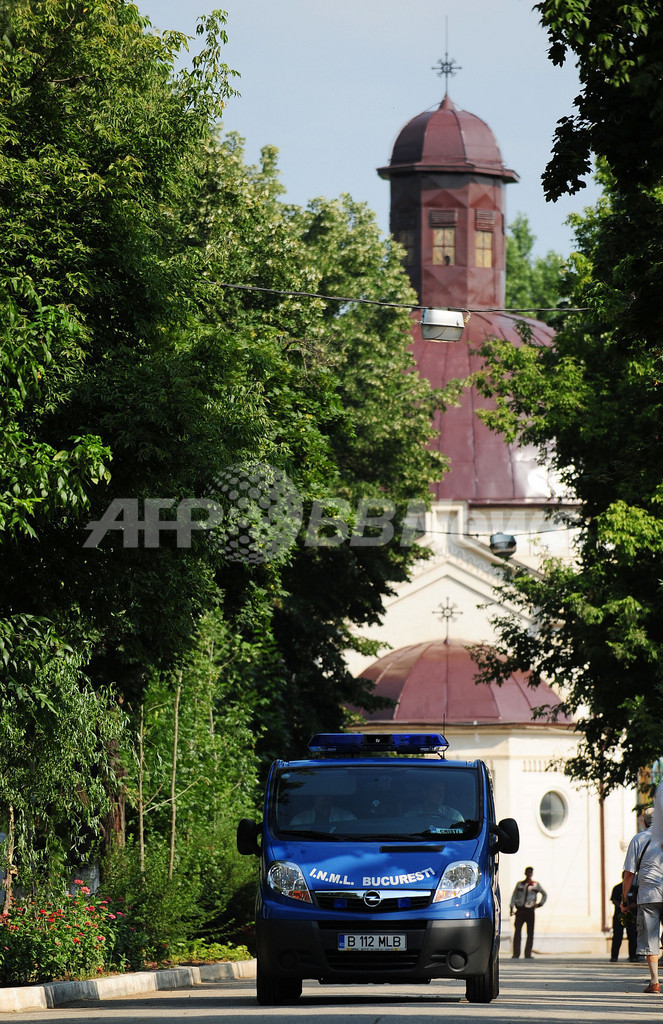 チャウシェスク元大統領夫妻の遺体掘り起こし、DNA鑑定へ ルーマニア