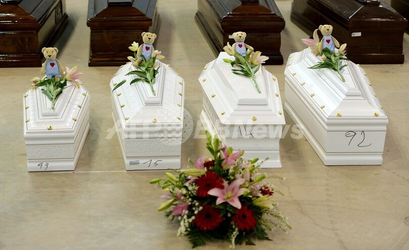 イタリアの難民船沈没、当局が救助活動の不手際を否定