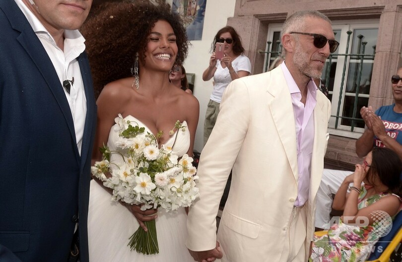 俳優ヴァンサン・カッセル、21歳モデルと結婚