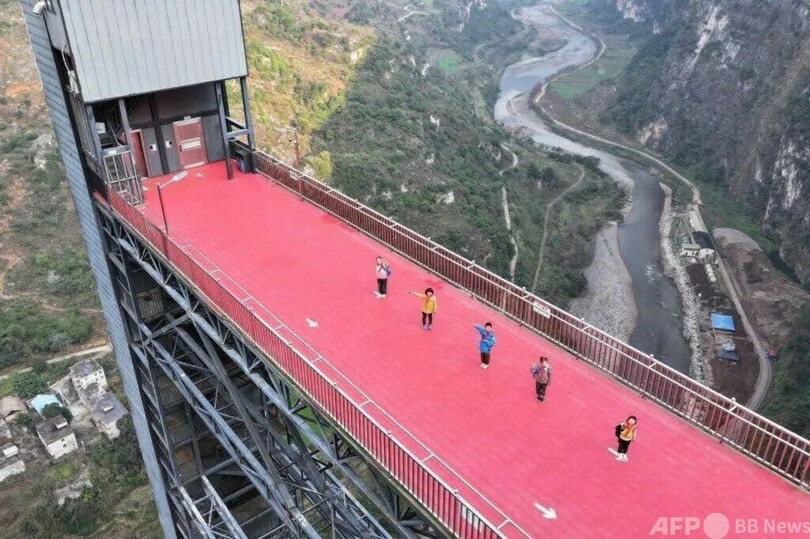 山の子どもたちが「空中スクールバス」から見る中国の変遷・中国