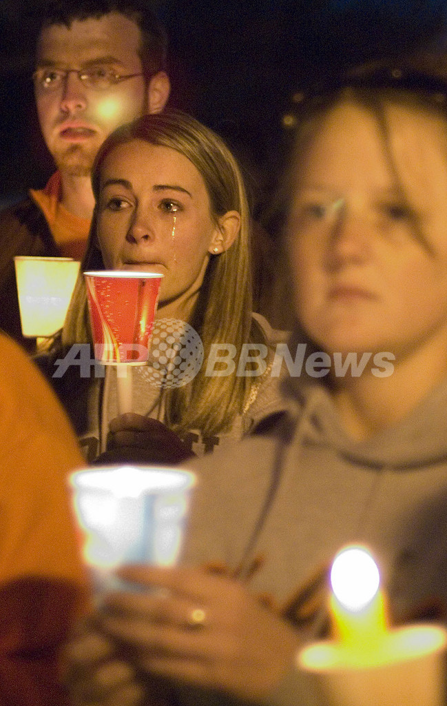 バージニア工科大学銃乱射事件、追悼集会開催 - 米国