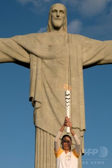 リオ五輪聖火 市の象徴キリスト像に到着 写真13枚 国際ニュース Afpbb News