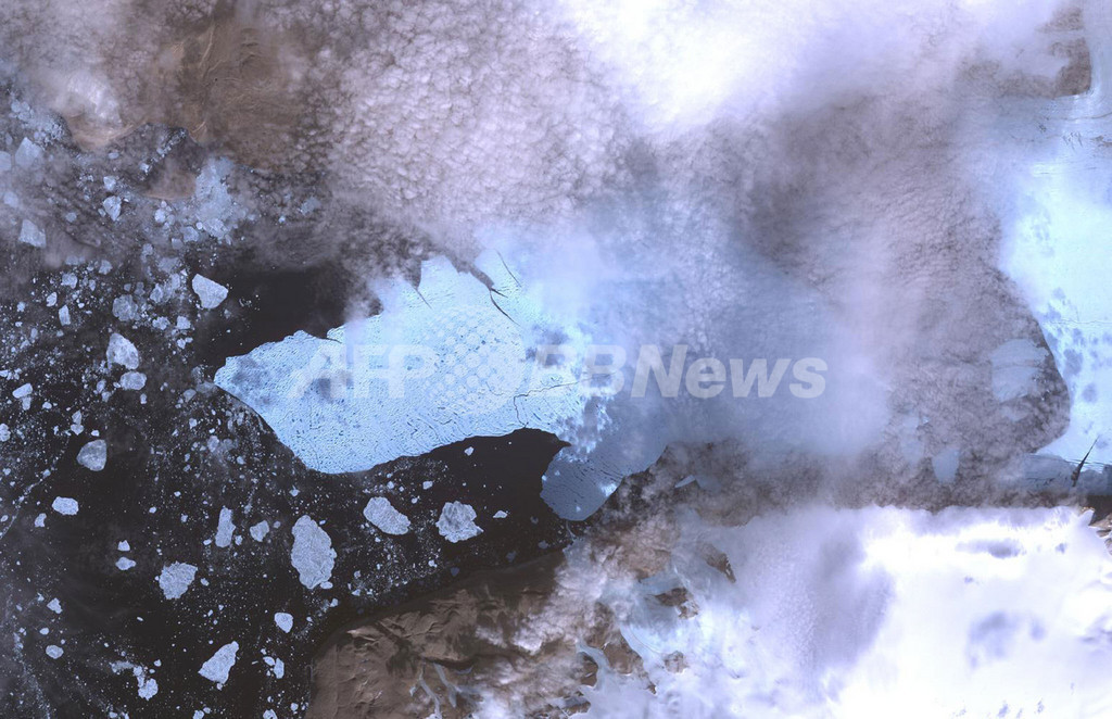 グリーンランドの「氷の島」分離、地球温暖化の警鐘 グリーンランドの「氷の島」分離、地球温暖化の警鐘