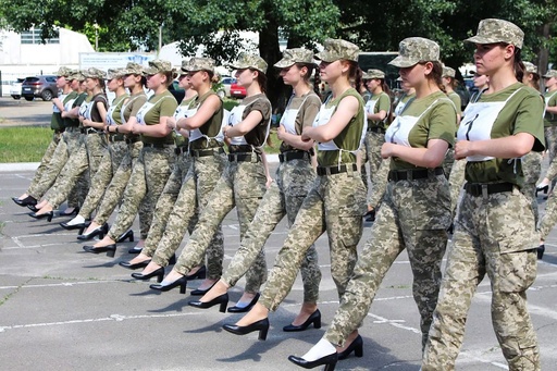 北朝鮮女性兵士 人気 ブーツ