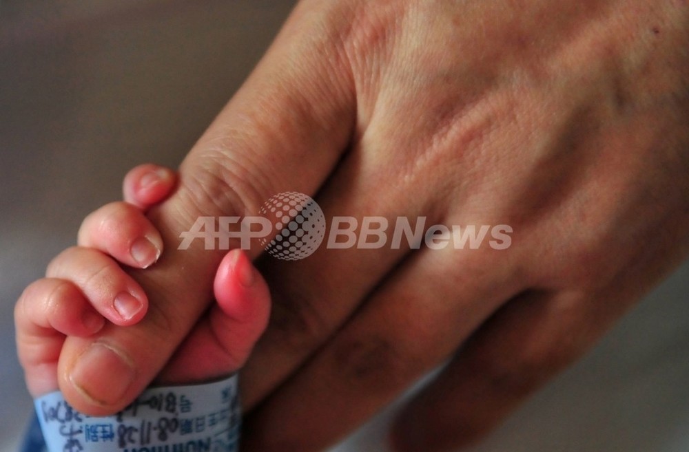生後11日の赤ちゃん ママのキスで死亡 英国 写真1枚 国際ニュース Afpbb News