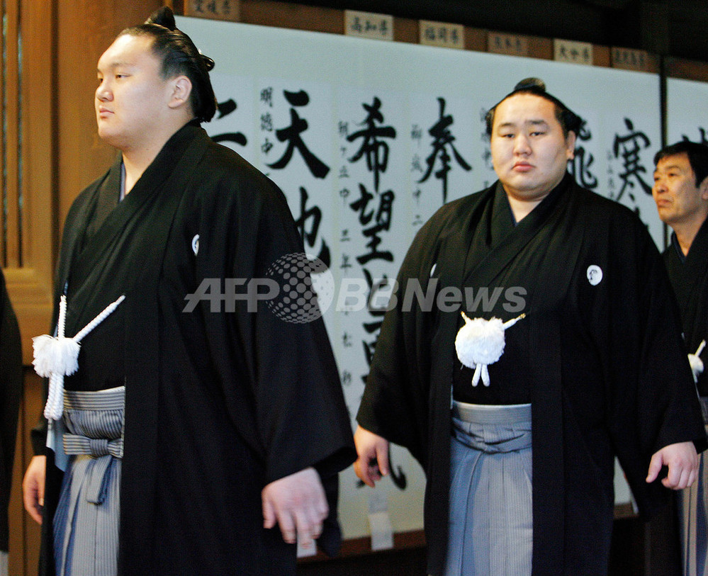 朝青龍と白鵬が明治神宮で奉納土俵入り 写真6枚 国際ニュース：AFPBB News