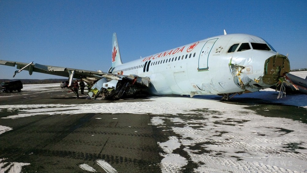 国際ニュース：AFPBB Newsエアカナダ機着陸に失敗、23人負傷 カナダ