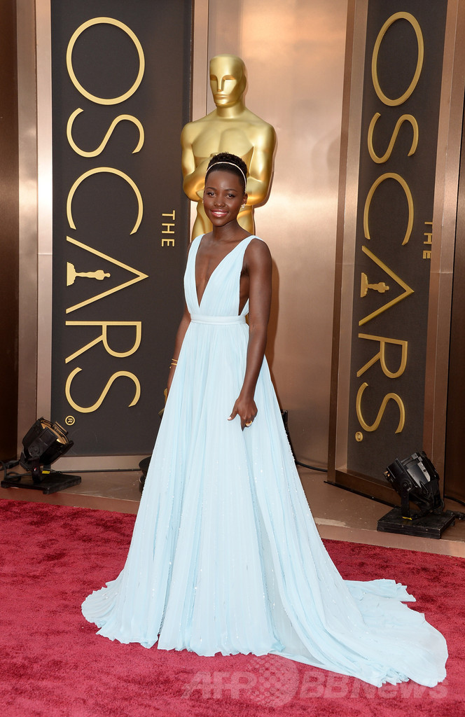 アカデミー賞でも助演女優賞受賞、ルピタ・ニョンゴが選んだドレスは・・・