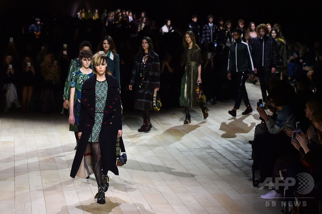 「バーバリー プローサム」16/17年秋冬コレクション