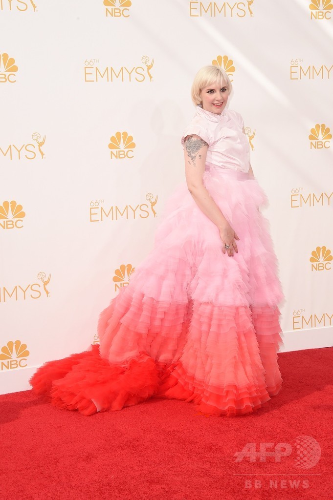 レナ・ダナム、エミー賞授賞式で着用したのは・・・