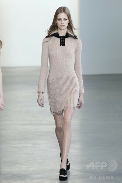 フェミニンさを併せ持つ強い女性をイメージ、「カルバン クライン コレクション」15/16年秋冬