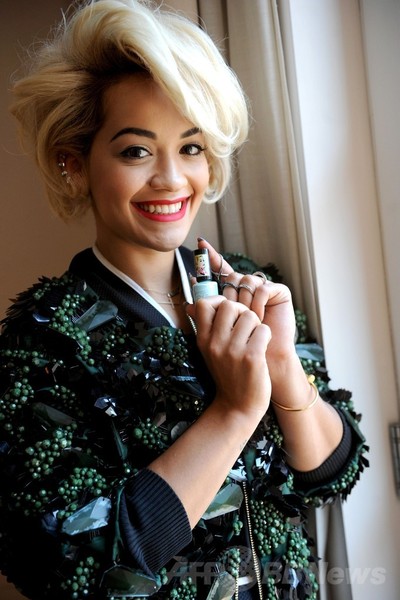 リタ・オラが「リンメル」とコラボ、NYでお披露目！