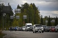 フィンランド・バーリマーのロシア国境検問所で、ロシアから入国するために並ぶ車（2022年9月22日撮影）。(c)Olivier MORIN / AFP