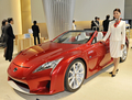 東京・青山に10日オープンするトヨタ自動車（Toyota Motor）の高級車「レクサス（Lexus）」展示場「レクサスインターナショナルギャラリー青山（Lexus International Gallery Aoyama）」に展示された「LF-A Roadster」（2008年10月8日撮影）。(c)AFP/Yoshikazu TSUNO