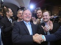 ドイツの首都ベルリンで市議会選の結果を祝う新興右派政党「ドイツのための選択肢（AfD）」の主要候補ゲオルク・パツデルスキ氏（2016年9月18日撮影）。(c)AFP/Michael Kappeler
