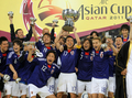 第15回アジアカップ（AFC Asian Cup 2011）決勝、日本対オーストラリア。表彰式で歓喜する日本の選手（2011年1月29日撮影）。(c)AFP/KARIM JAAFAR