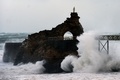 暴風雨「アメリ」による高波が打ち寄せる仏南西部ビアリッツの海岸（2019年11月3日撮影）。(c)GAIZKA IROZ / AFP