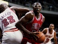 Chicago Bulls Horace Grant (C) maneuvers around John Salley (L) of the Miami Heat 03 December 1993 in Miammi, FL. Grant shot for 21 points and 11 rebounds against the Heat. (c)AFP/DOUG COLLIER