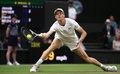 テニス、ウィンブルドン選手権、男子シングルス準々決勝。リターンを打つヤニック・シナー（2024年7月9日撮影）。(c)HENRY NICHOLLS / AFP
