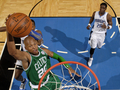 09-10NBA、オーランド・マジック（%%Orlando Magic%%）対ボストン・セルティックス（%%Boston Celtics%%）。試合はセルティックスが86-77で勝利した。写真は得点を狙うセルティックスのレイ・アレン（%%Ray Allen%%）。（2009年12月25日撮影）(c)AFP/Getty Images/NBAE/Fernando Medina