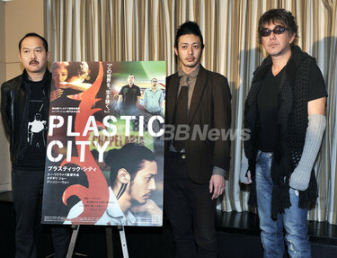 映画『PLASTIC CITY』記者会見、オダギリ・ジョー登場 写真1枚 国際