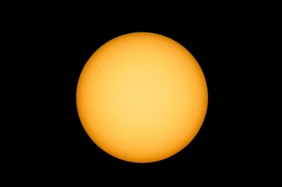 水星が太陽を横切る現象、世界各地で観測 次は2032年