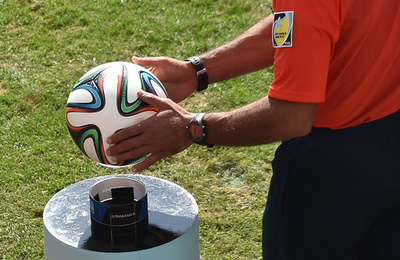 試合前のコイントスの代わりに「じゃんけん」、審判に職務停止処分 英