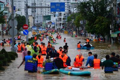 洪水被害で少なくとも55人死亡、ベトナム